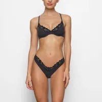 FITS EVERYBODY LACE UNLINED SCOOP BRA (ONYX,30,A)